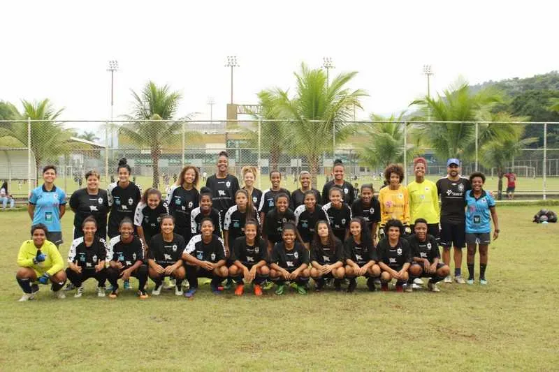 Karanba jogou Estádio do Tigres do Brasil, em Xerém com seus times femininos do Sub-15 e 17