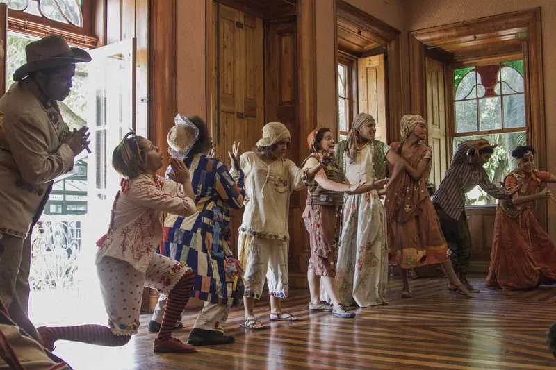 Companhia niteroiense indicada a prêmios conta com dramaturgo e diretora de São Gonçalo