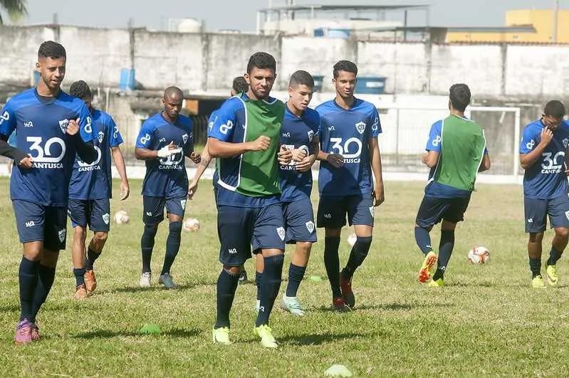  Os dois jogadores vão se juntar ao elenco que está se preparando para disputar Série B-3