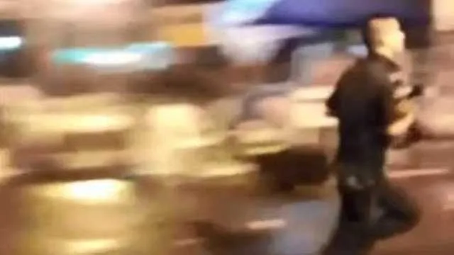 Policial Militar chegando no local após os primeiros disparos 
