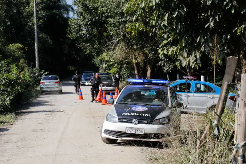Vítimas estavam com as mãos amarradas e morreram no local