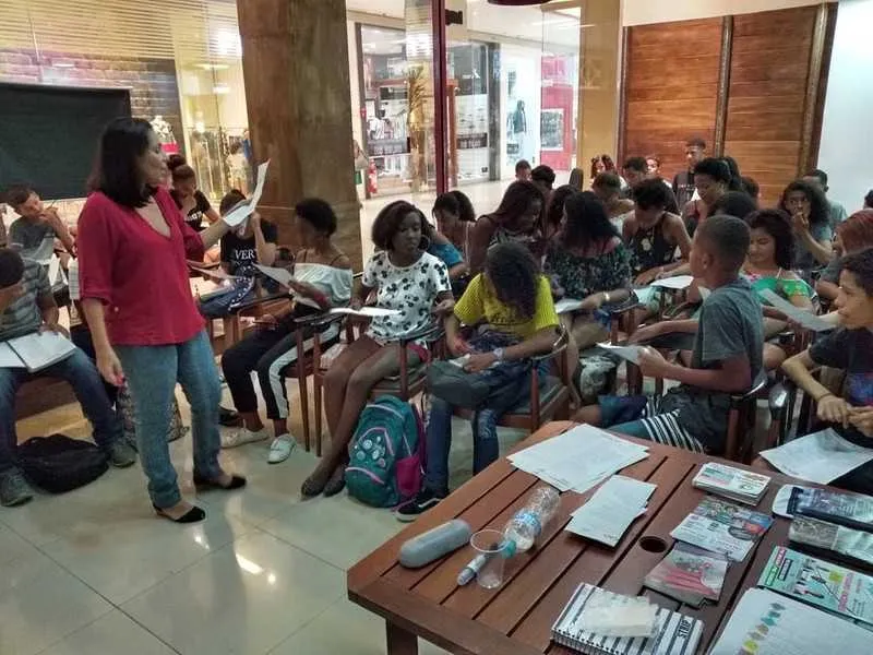 Imagem ilustrativa da imagem Projeto ensina redação para alunos no Partage Shopping