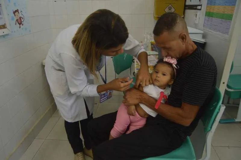 Vantuil Motta levou a pequena Maria Clara, de apenas nove meses, para fazer imunização