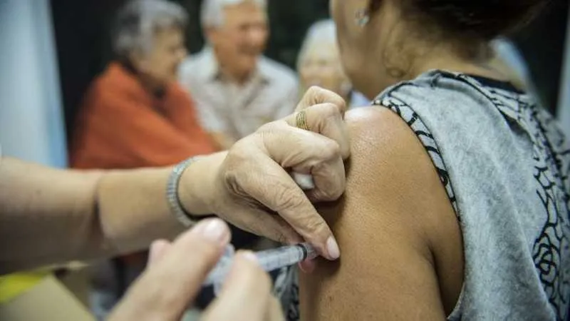 >> Quem for visitar municípios da Baixada deve se vacinar