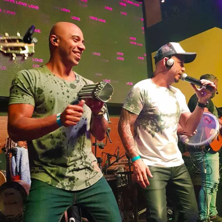 Grupo de pagode Vai Por Mim apresenta seus maiores sucessos no Sam’Bar