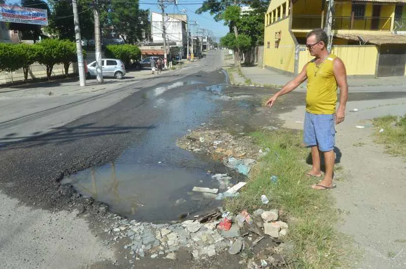 Água limpa que se mistura com esgoto é um dos problemas