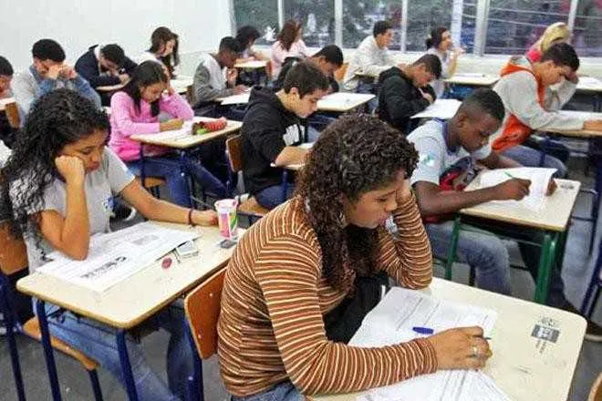 Para os polos instalados em Niterói, São Gonçalo e Rio Bonito, há 581 vagas em 11 cursos