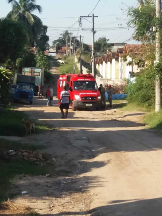 Uma ambulância do Corpo de Bombeiros socorreu vítimas
