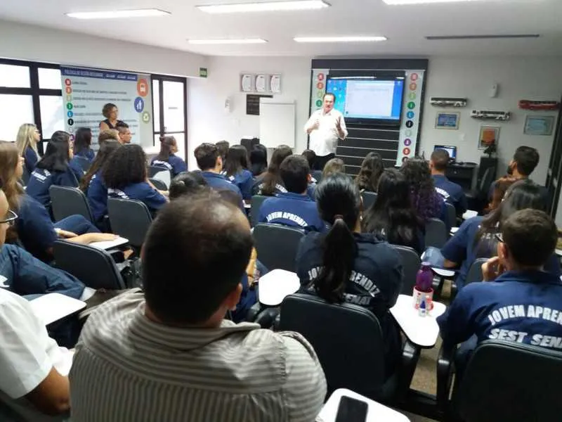 Os jovens terão aulas com instrutores do Sest/Senat sobre diversos assuntos sobre transporte