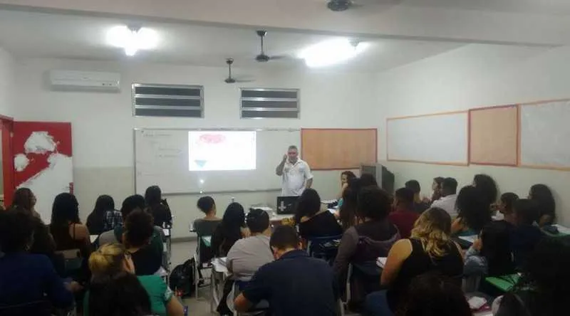 Os candidatos podem se inscrever em até dois cursos