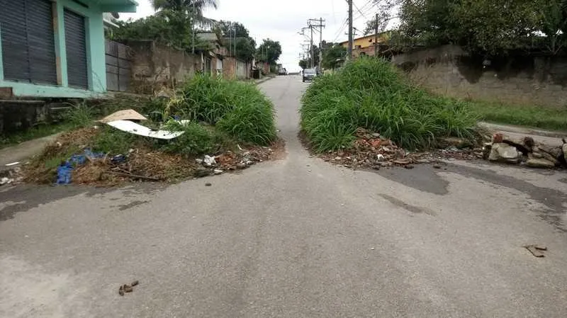 Moradores encontram dificuldades para se locomover no bairro 