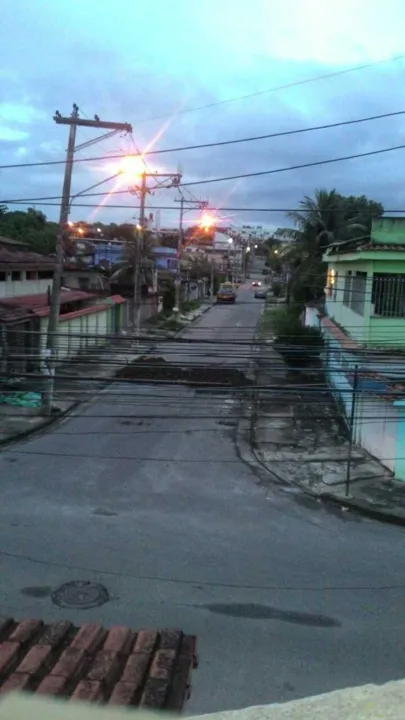 Imagem ilustrativa da imagem Traficantes utilizam caçambas de lixo como barricadas em Maria Paula