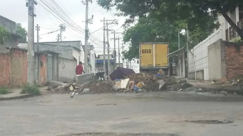 Em Santa Luzia, já são 16 ruas bloqueadas por barreiras do tráfico