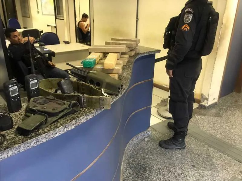 Imagem ilustrativa da imagem Polícia Militar prende seis homens com 18kg de maconha no Salgueiro