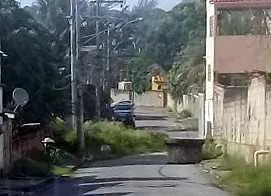 >> Na Rua Visconde de Santarém, entulhos fecharam aquela via