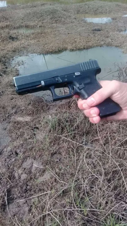 Pistola foi encontrada com um dos criminosos