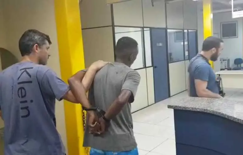 Imagem ilustrativa da imagem Polícia prende acusado de roubos em série no Fonseca