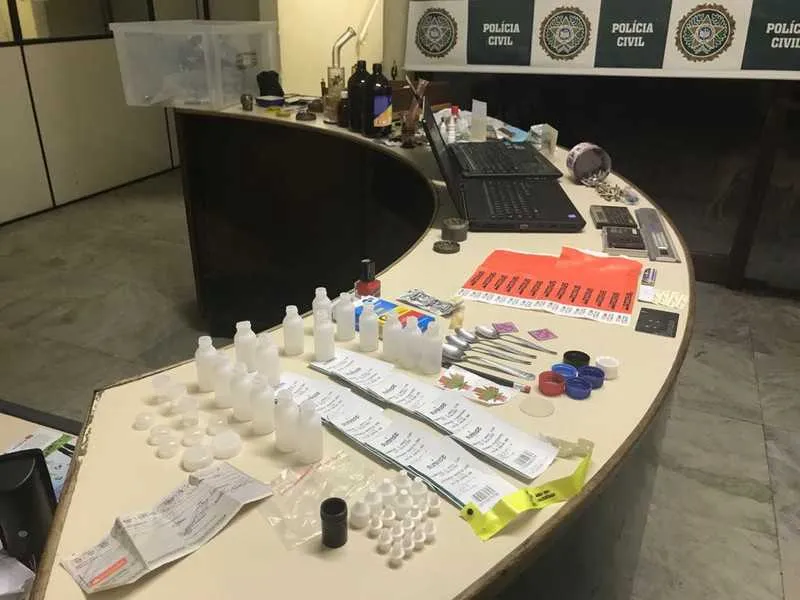 Policiais apreenderam drogas e cadernos de contabilidade