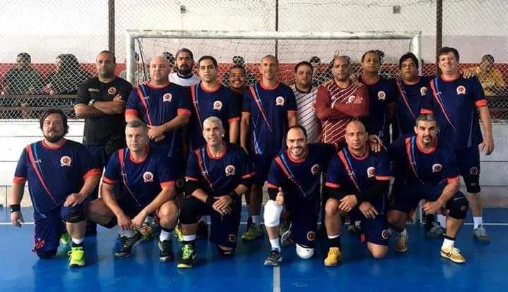 Grupo de esportistas gonçalenses, que não se via desde os anos 90, voltou à ativa após se reencontrar nas redes sociais