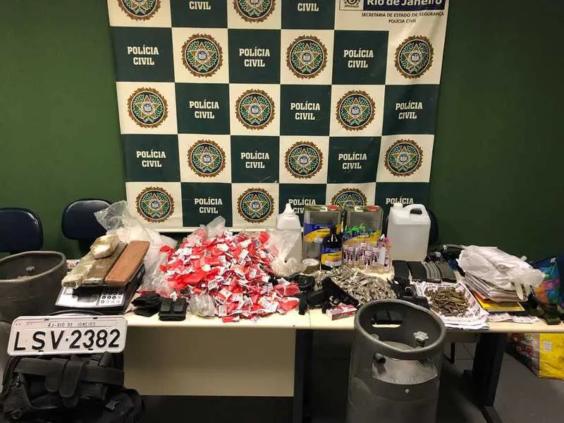 Material foi apreendido na residência da suspeita, em Itaboraí