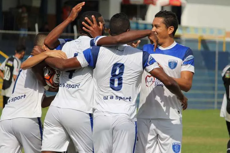 O ‘azul e branco’ de SG venceu o alvinegro da Baixada Fluminense jogando no Alzirão, em Itaboraí