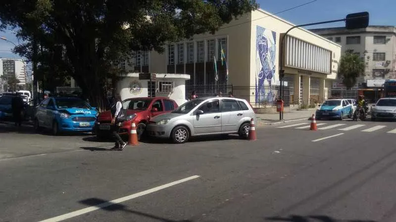 O caso aconteceu ao lado da Câmara Municipal