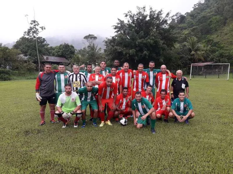 Grupo gonçalense mantém sua ‘sagrada pelada’ de final de semana há 20 anos na cidade