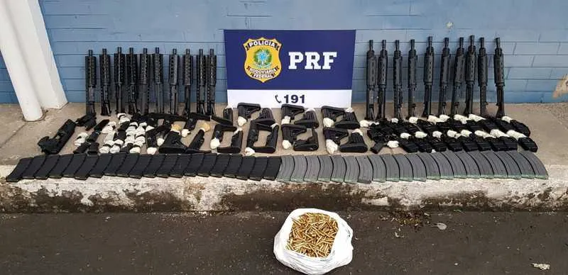 Armamentos seriam entregues no Complexo da Maré