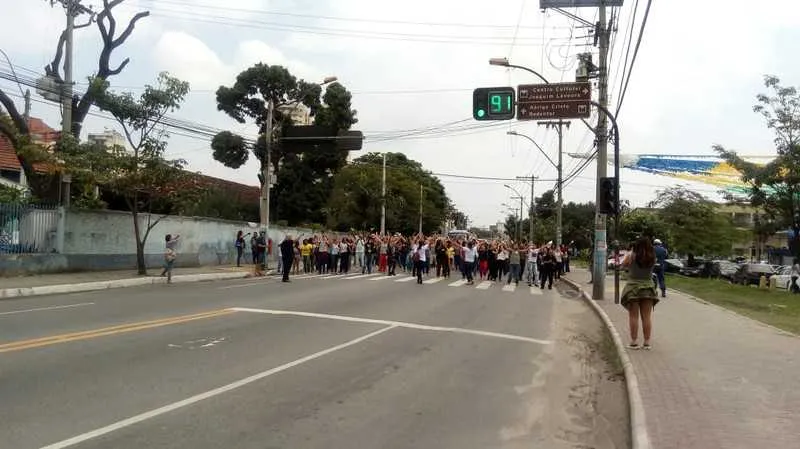 Trânsito foi totalmente interrompido no local