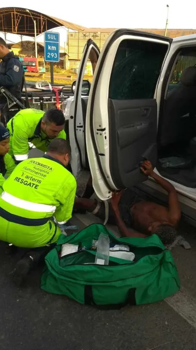 Um dos acusados de trocar tiros com a polícia também ficou ferido na troca de tiros