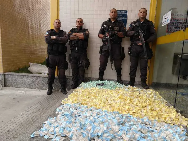 No total, foram apreendidos 11.285 pinos de cocaína, o que representou um prejuízo de quase R$ 125 mil aos traficantes