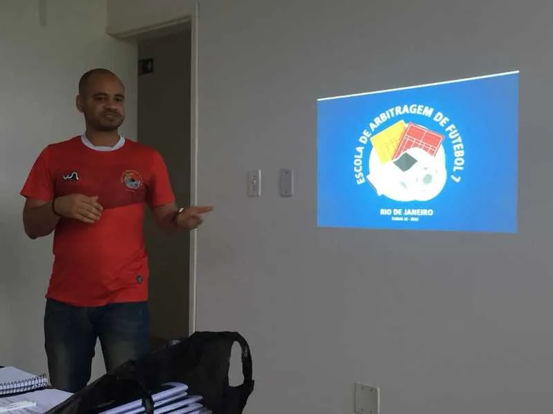 Glauco é diretor de Escola de Arbitragem de Futebol 7 do Rio e acredita na arbitragem com viés social