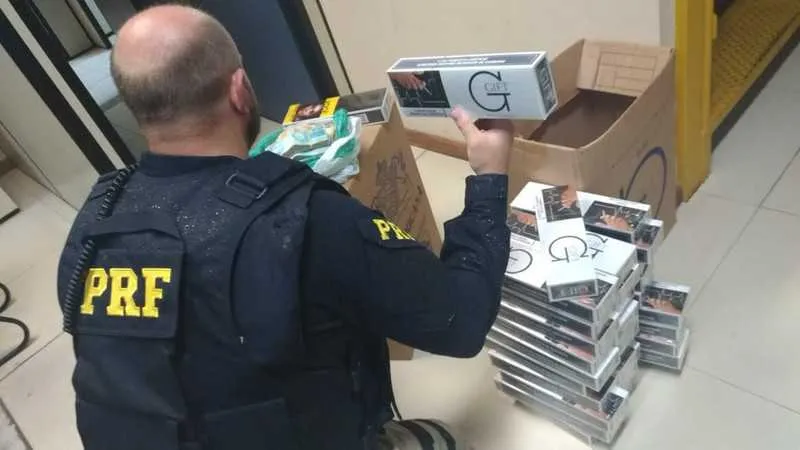 Suspeito também escondia R$ 45 mil no veículo
