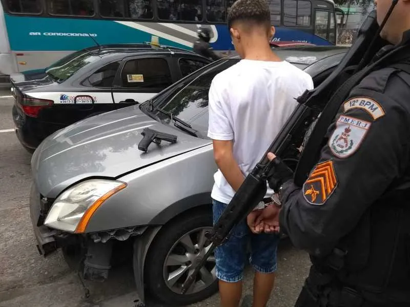 Um simulacro de pistola foi apreendido