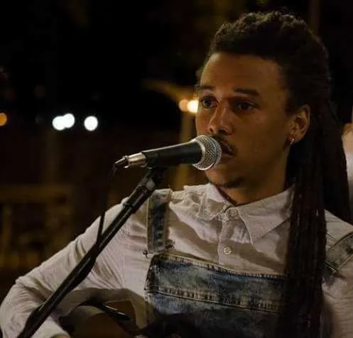  Emerson tem repertório com MPB, samba, reggae e pop