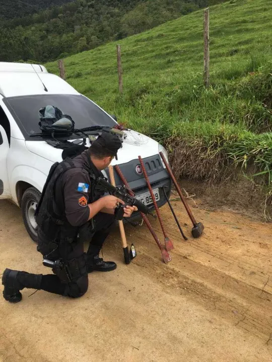 Um dos suspeitos foi baleado