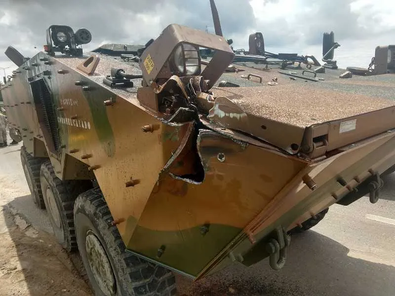 Três veículos militares se envolveram no acidente