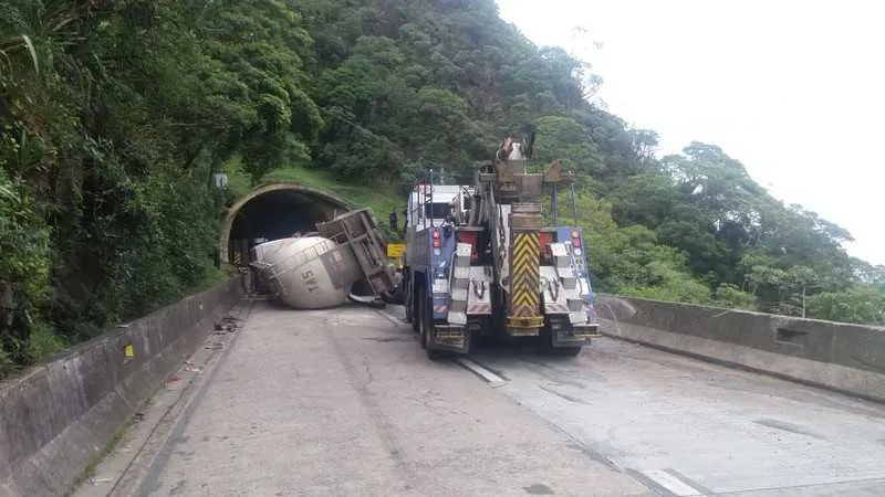 Não existe previsão para liberação da pista