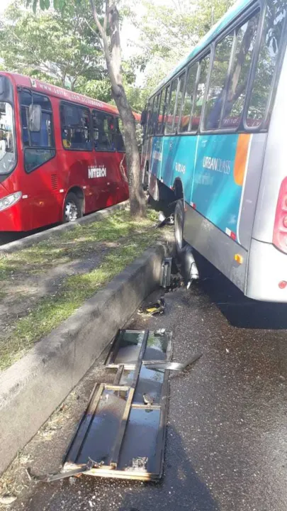 Acidente na pista em sentido Alcântara 