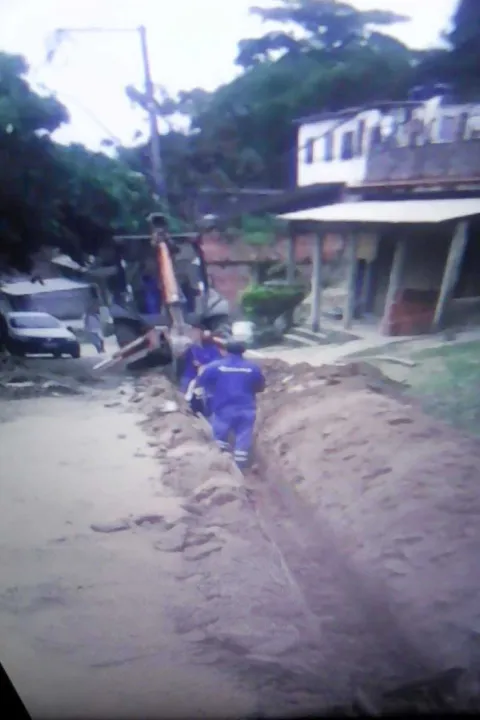 Obras iniciadas em, pelo menos, quatro ruas, foram paralisadas

