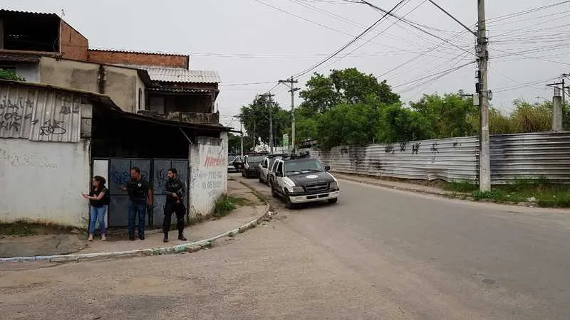 Ação contou com a participação de policiais civis e militares contra milicianos que agiam na região