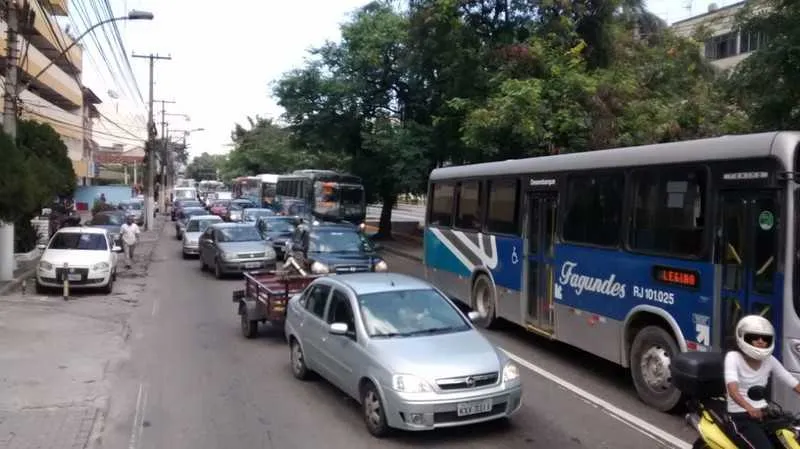 Motoristas perdem mais de 1h na via