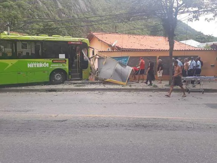 O motorista se sentiu mal e acabou perdendo o controle do veículo 