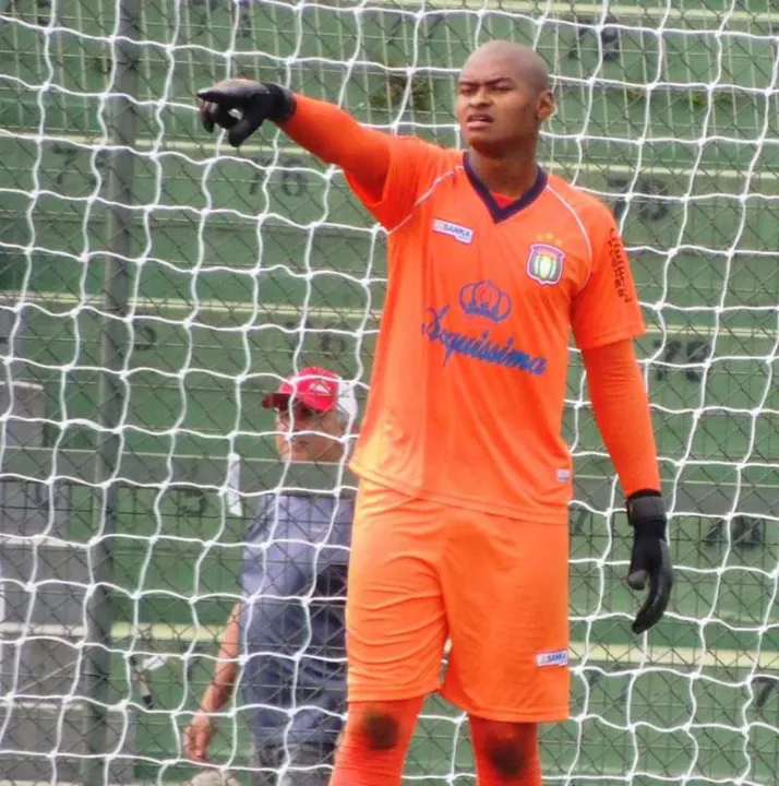 O goleiro de SG que passou pelas categorias de base do Botafogo, Corinthians e Grêmio tem 19 anos e 1,95 de altura