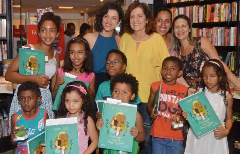 Imagem ilustrativa da imagem Jornalista Miriam Leitão incentiva a leitura à crianças carentes de São Gonçalo