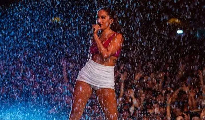 Imagem ilustrativa da imagem Anitta interrompe show após teto desabar no Ceará