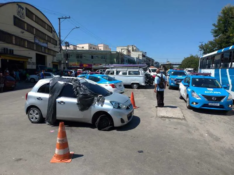 Policiais do Batalhão de Polícia Rodoviária estão no local, aguardando a chegada da Divisão de Homicídios de Niterói, Itaboraí e São Gonçalo (DHNISG)