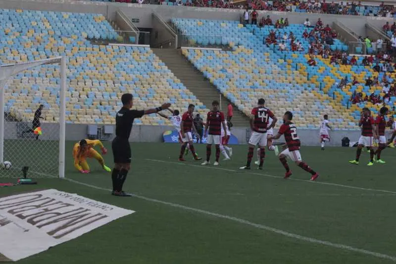 Mais de 40 mil pessoas foram ao jogo no Maracanã 