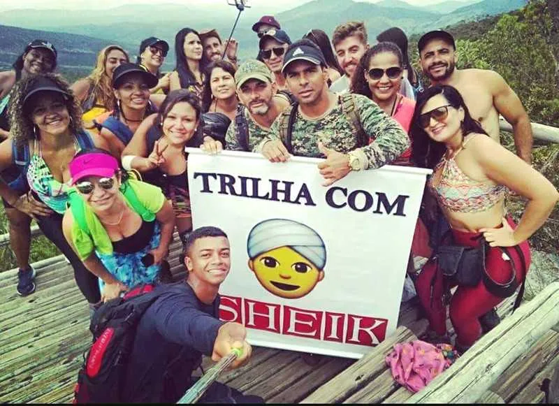 Sheik mora em Pendotiba e usa a prática que prioriza o contato com a natureza como estilo de vida