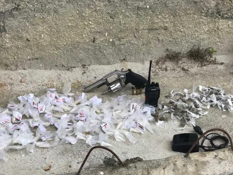 Acusado chegou a trocar tiros com os policiais 